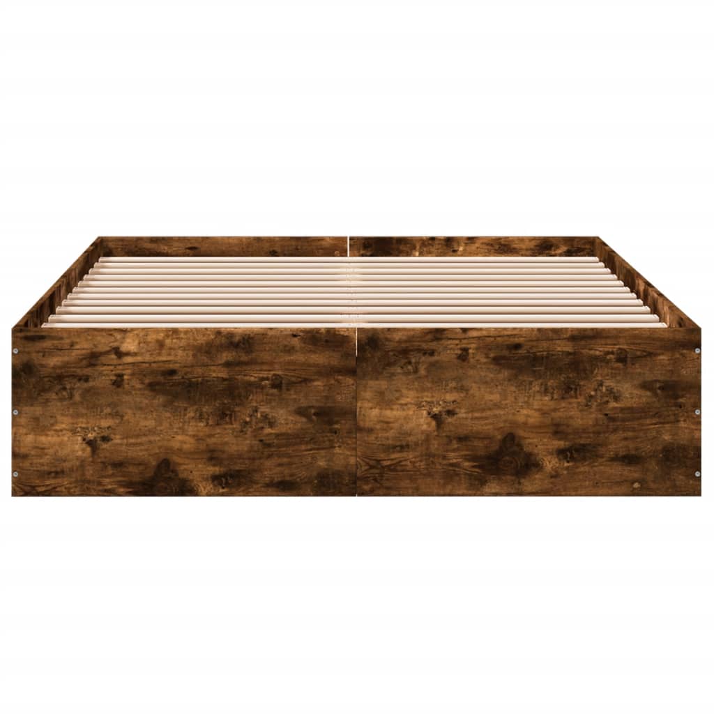 vidaXL füstös tölgyszínű szerelt fa ágykeret 135 x 190 cm